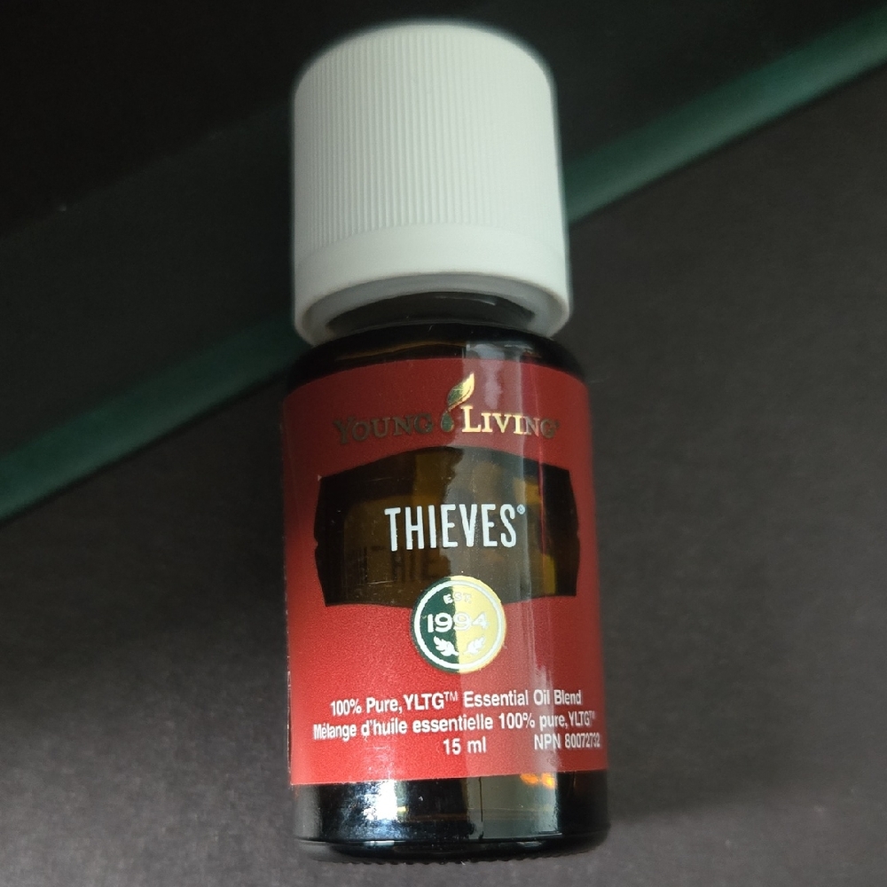 Young Living Thieves Oil New 15 Ml